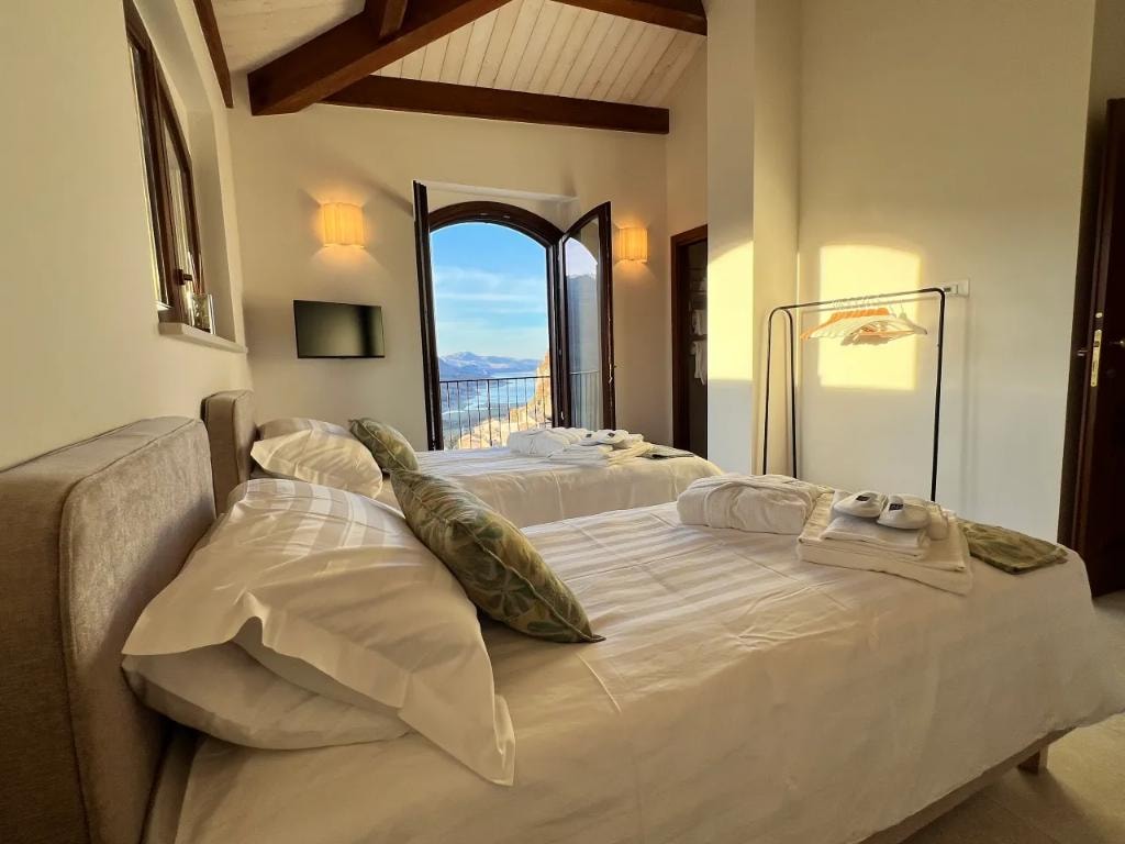 Bright double room with mountain views